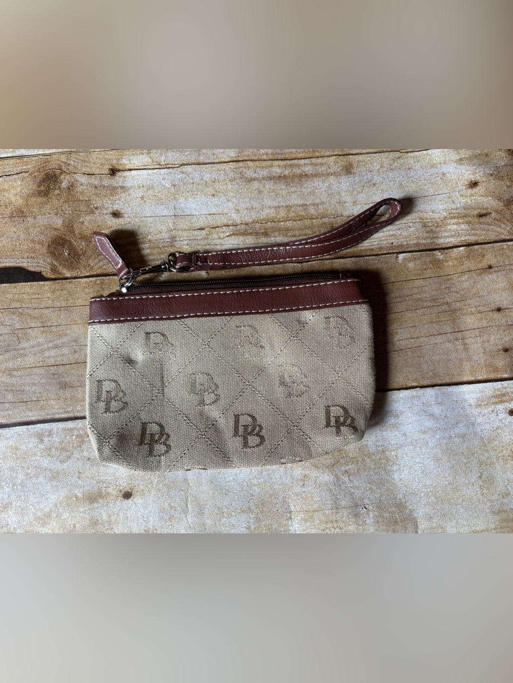 Vintage classic Dooney & Bourke pouch